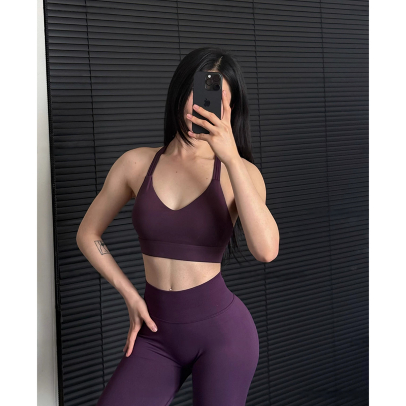 Спортен сутиен с Y-образен гръб и изрязан дизайн, подпиращ ефект за фитнес и йога. Модел 1742; Чашка: 3/4; Тип чашка: Среден модел; Презрамки: Фиксирани двойни; Дизайн: Едно парче; Материя: нейлонова смес 80%