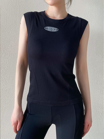 Женски спортен потник за йога с подплънка за бюст, удароустойчив и стягащ, влагоотвеждаща и дишаща, материя 94% найлон/6% спандекс, Stand Up, лято 2025