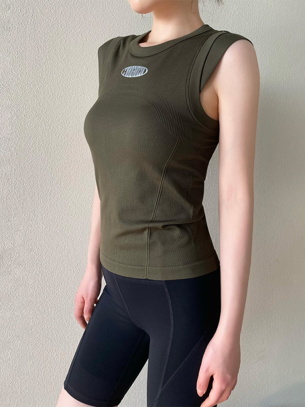 Женски спортен потник за йога с подплънка за бюст, удароустойчив и стягащ, влагоотвеждаща и дишаща, материя 94% найлон/6% спандекс, Stand Up, лято 2025