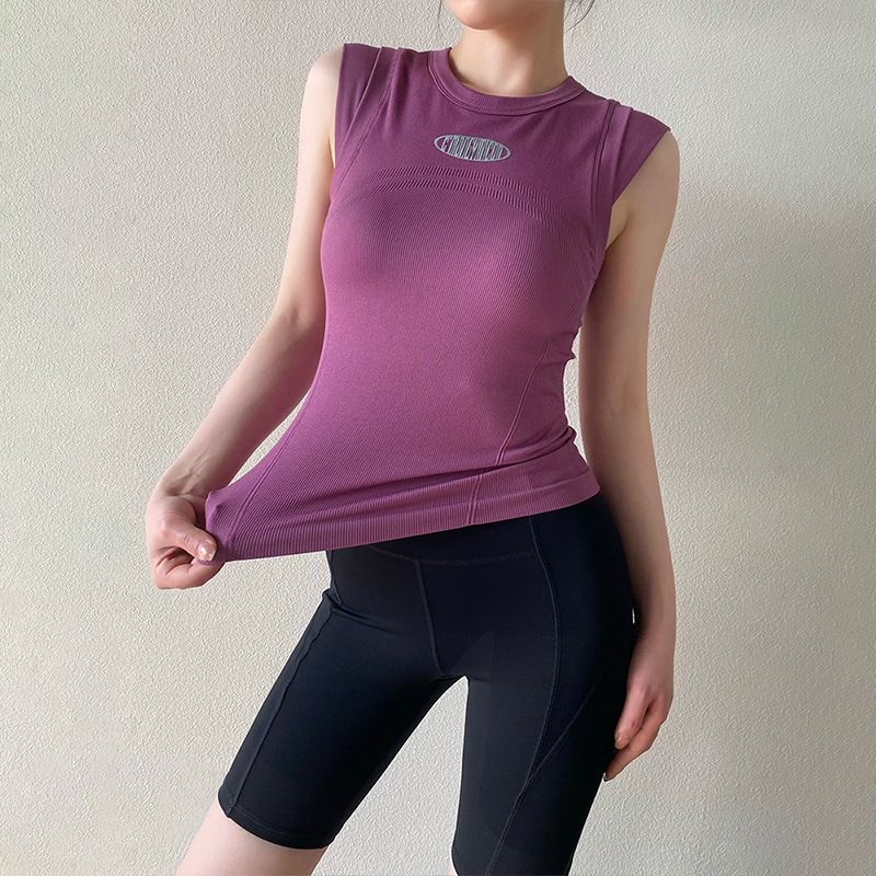 Женски спортен потник за йога с подплънка за бюст, удароустойчив и стягащ, влагоотвеждаща и дишаща, материя 94% найлон/6% спандекс, Stand Up, лято 2025