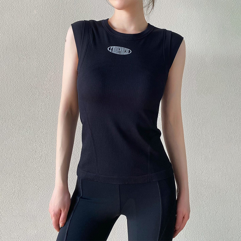 Женски спортен потник за йога с подплънка за бюст, удароустойчив и стягащ, влагоотвеждаща и дишаща, материя 94% найлон/6% спандекс, Stand Up, лято 2025