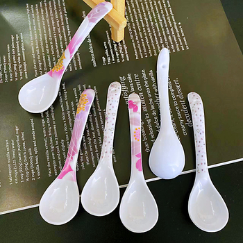 7034 Plastična žlica s zakrivljenom drškom i otiskom