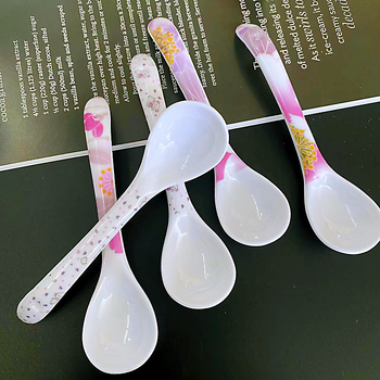 7034 Plastična žlica s zakrivljenom drškom i otiskom