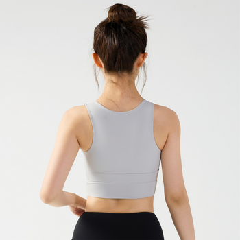 Спортен сутиен с пълни чашки, фиксирани двойни презрамки, дизайн от едно парче, нейлон-спандекс смес, подплата: спандекс