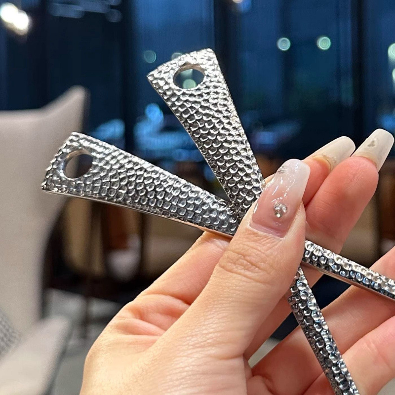 Kahe osaline roostevabast terasest supilusikas ja kurnamis lusikas komplekt, tekstuurne pind, 410 roostevaba teras, Ma Lun Guang poleerimine, kerge luksus retro stiil