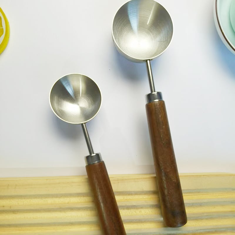 Kohvi mõõtmislusikas ümmarguse peaga ja pähklipuu käepidemega, 304 roostevaba terasest, sobib kohvioadeks ja piimasegude jaoks