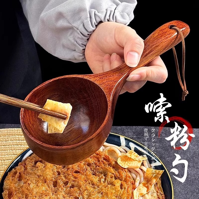 Japanskog stila drvena žlica za rezance, minimalistički jednofarbni dizajn za svakodnevnu upotrebu
