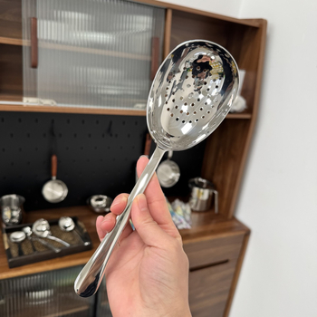 Munavormiline supilusikas pikkade käepidemetega, sügav kauss, 304 roostevaba teras, peegelviimistlus, serveerimis lusikas, kaasaegne minimalistlik stiil