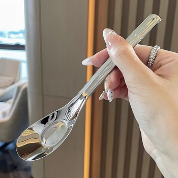 Roostevabast terasest pikkade käepidemetega lusikas koduseks kasutamiseks, sobiv lastele, Korea stiilis lame põhja lusikas toidu söömiseks ja suppi serveerimiseks