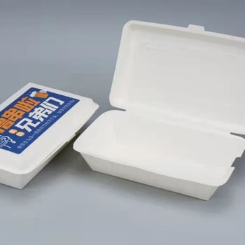 Cutie de unică folosință pentru frigărui la grătar, formă dreptunghiulară lungă, hârtie alimentară laminată pe bază de pulpă de lemn, imprimare logo, nu este compatibilă cu cuptorul cu microunde