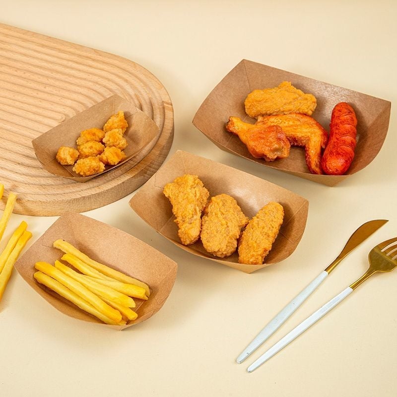 Tava din kraft, de unică folosință, în formă de barcă, pentru livrări – nu este compatibilă cu microunde, nu este degradabilă, origine: China