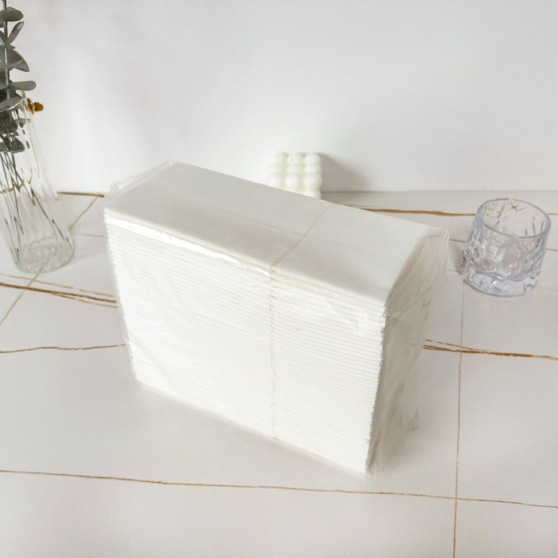 Vienkartinės servetėlės peiliams ir šakėms su logotipu, be dulkių, iš medienos plaušo, 50 lapų, vieno sluoksnio