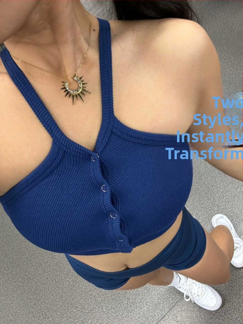 Безмарков спортен сутиен за йога и фитнес, нейлон-спандекс, стегнат модел, V-образно деколте и вградени подплънки