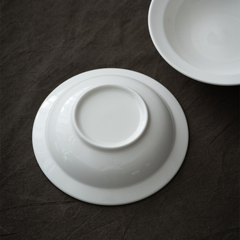 Keramička duboka zdjela za rezance i voće, Dehua porcelan, okruglog oblika, kapacitet 250 ml, mikrovalna sigurnost, jednodelna izrada