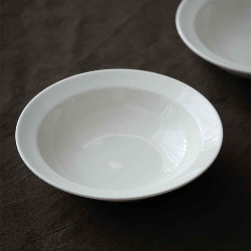 Keramička duboka zdjela za rezance i voće, Dehua porcelan, okruglog oblika, kapacitet 250 ml, mikrovalna sigurnost, jednodelna izrada