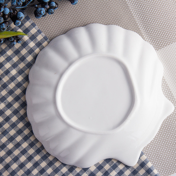Porcelanski tanjur, nepravilnog oblika, japanskog stila, pogodan za mikrovalnu