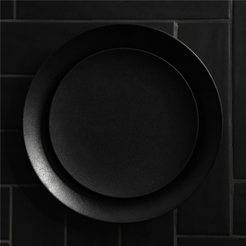 Porcelanski okrugli tanjur s mat glazurom, moderni minimalistički stil, prikladan za mikrovalnu pećnicu, idealan za steak i tjesteninu