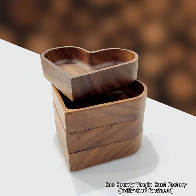 Fából készült szív alakú tálca, szabálytalan sziluett, kézzel rajzolt felülettel, támogatja logónyomtatást és testreszabást, alkalmas szállodáknak, étkezéshez, kávéhoz és teához