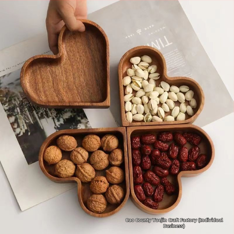 Fából készült szív alakú tálca, szabálytalan sziluett, kézzel rajzolt felülettel, támogatja logónyomtatást és testreszabást, alkalmas szállodáknak, étkezéshez, kávéhoz és teához