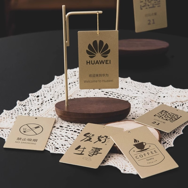 Drevený znak zákazu fajčenia na hotelový stôl s QR kódom na objednávanie – lakovaná povrchová úprava, štýl Nový Čínsky, možnosť tlače loga