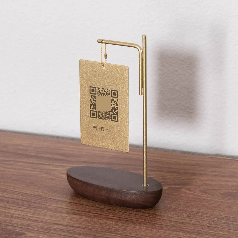 Drevený znak zákazu fajčenia na hotelový stôl s QR kódom na objednávanie – lakovaná povrchová úprava, štýl Nový Čínsky, možnosť tlače loga