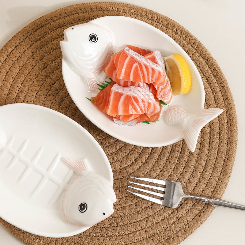 Keramički tanjurić za sashimi u obliku ribe, podglazurna završna obrada, nepravilan oblik, mikrovalna kompatibilnost