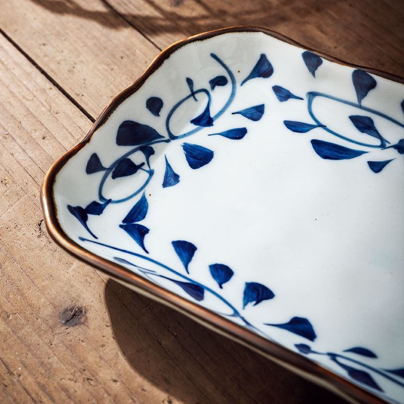 Porcelanska ploča, nepravilnog oblika s izrezanim kutovima u obliku lotosa, ručno oslikana, japansko-korejski stil