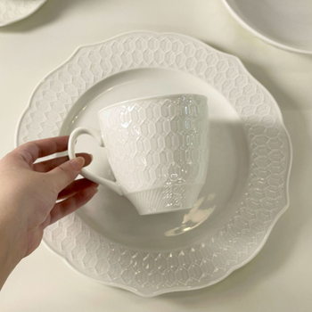 Porcelanski set posuđa: ovalne ploče, zdjele i šalica s podloškama, francuski retro luksuzni stil, reljefna površina, mikrovalna kompatibilnost