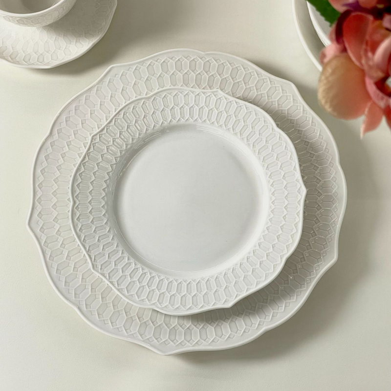 Porcelanski set posuđa: ovalne ploče, zdjele i šalica s podloškama, francuski retro luksuzni stil, reljefna površina, mikrovalna kompatibilnost