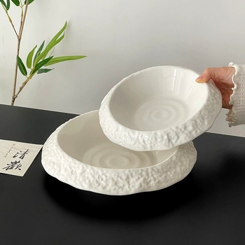 Nepravilnog oblika keramički tanjur za hotele i restorane, pod glazurom površina, moderni minimalistički stil, mogućnost otiska logotipa i prilagodbe