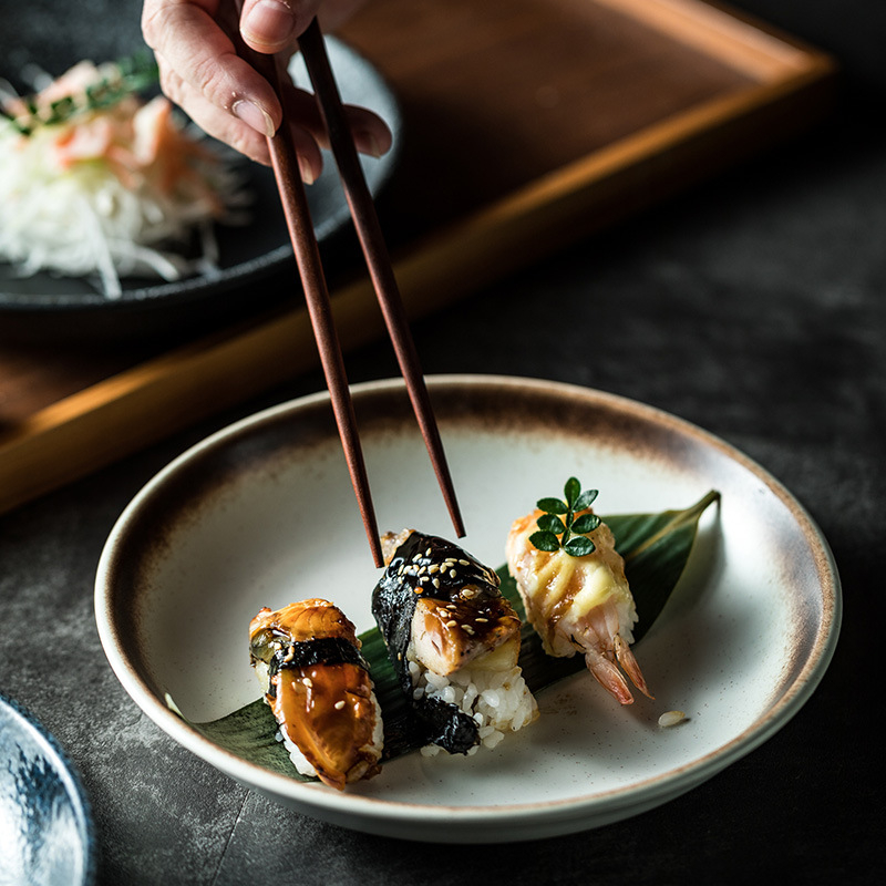 Keramički okrugli duboki tanjur u japanskom stilu, pod-glazirana završna obrada, kompatibilan s mikrovalnom, prilagodljiva obrada
