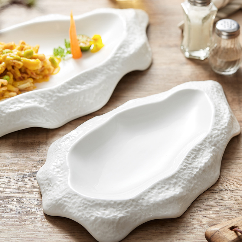Porcelanski plitki tanjur, nepravilnog oblika, japanskog stila, mikrovalno siguran, pogodan za hotele i obroke