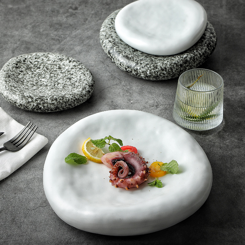 Nepravilni keramički tanjur za sashimi, keramika, nepravilan oblik, površina pod glazurom, mikrovalna sigurna