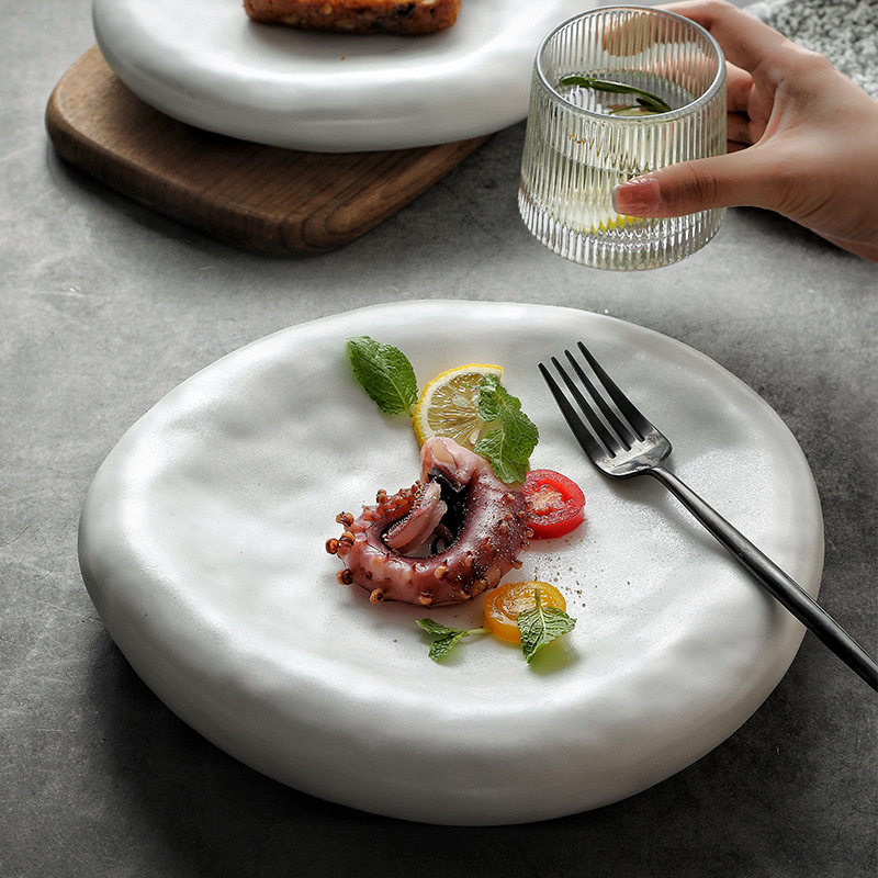 Nepravilni keramički tanjur za sashimi, keramika, nepravilan oblik, površina pod glazurom, mikrovalna sigurna