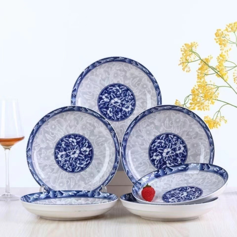 Keramički set tanjura s tradicionalnim porculanskim motivom, okrugli oblik, pod-glazura završna obrada, tisak logotipa i mogućnost prilagodbe