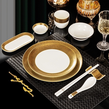 Hotellide lauanõude komplekt kaulporcelianist, Jingdezhenis, kuldne äär, 2 komplekti, sisaldab kausi, taldrikke, tasse, lusikaid, pulkade hoidjaid ja pulkasid