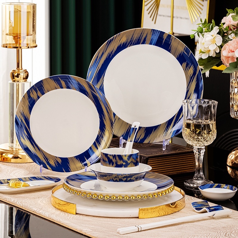 Hotellide lauanõude komplekt kaulporcelianist, Jingdezhenis, kuldne äär, 2 komplekti, sisaldab kausi, taldrikke, tasse, lusikaid, pulkade hoidjaid ja pulkasid