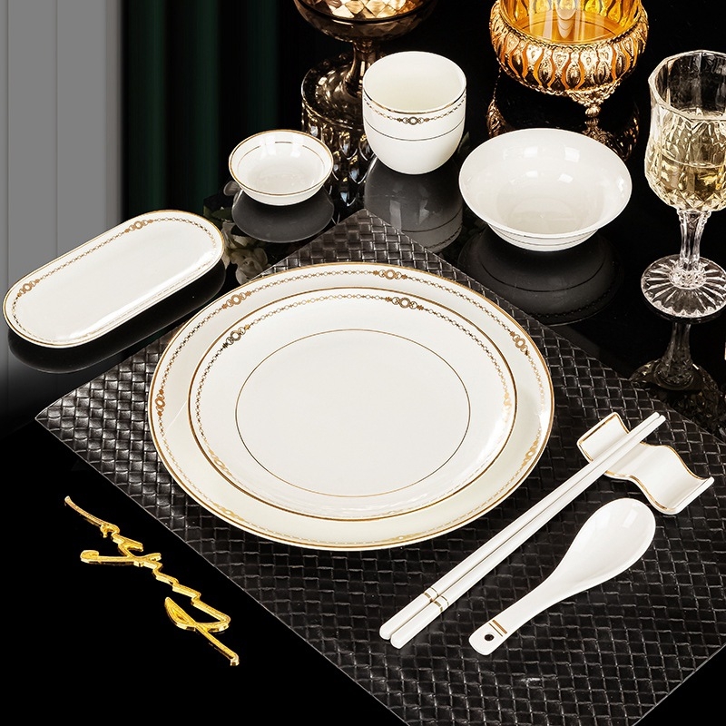 Hotellide lauanõude komplekt kaulporcelianist, Jingdezhenis, kuldne äär, 2 komplekti, sisaldab kausi, taldrikke, tasse, lusikaid, pulkade hoidjaid ja pulkasid