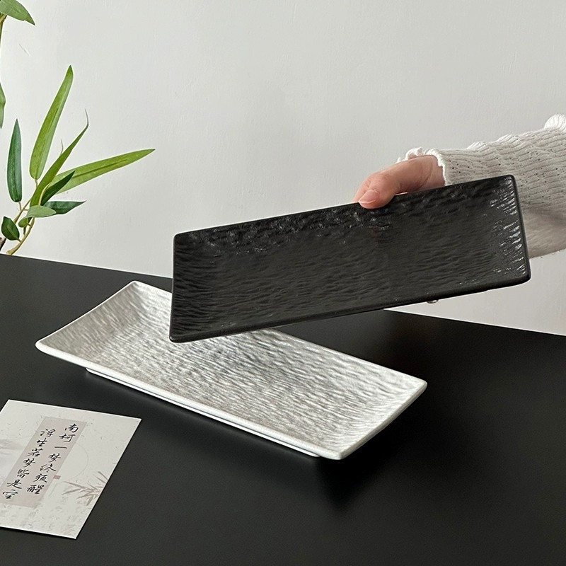 Плоска правоъгълна чиния с каменен рисунък, керамичен материал, модерен минималистичен стил