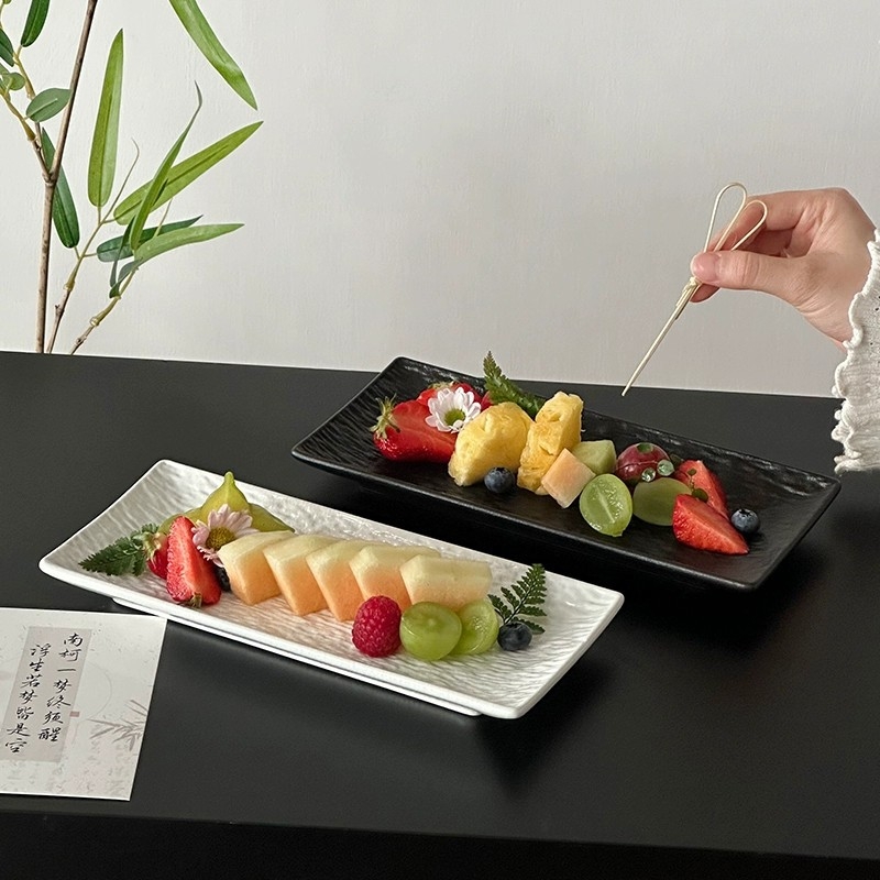 Плоска правоъгълна чиния с каменен рисунък, керамичен материал, модерен минималистичен стил