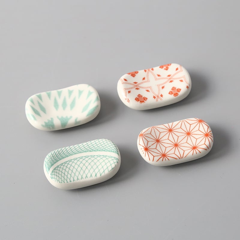 Jaapani stiilis portselanist chopstick hoidja ja supilusika hoidja, 4-osaline komplekt, mitmekesised mustrid, logo kohandamine saadaval