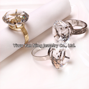 Salvrätiku rõngas suure diamentiga – roostevabast terasest, elektroplaadimine, kaasaegne minimalistlik stiil, logotüüp trükitud