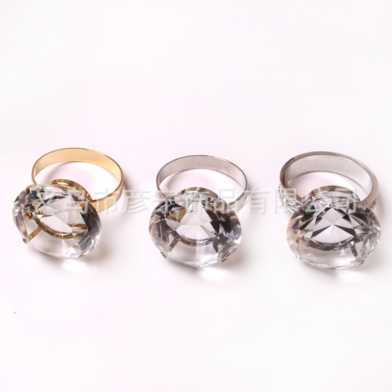 Salvrätiku rõngas suure diamentiga – roostevabast terasest, elektroplaadimine, kaasaegne minimalistlik stiil, logotüüp trükitud