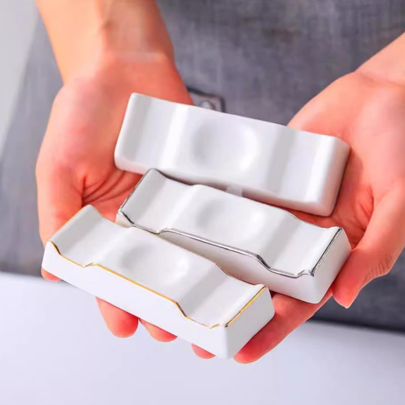 Keraamiline hoidja toidupulkadele ja lusikadele | Bone China üle 36% luupulbrit | Ülemglazuuriga viimistlus | Kohandamine saadaval | Trükitud logo | Pakkimine: kandik