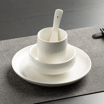 Portselani hotellilaua serveerimisekomplekt, neljaosaline, allglazuur-kaunistus, ühtlane muster, kerge luksus stiil