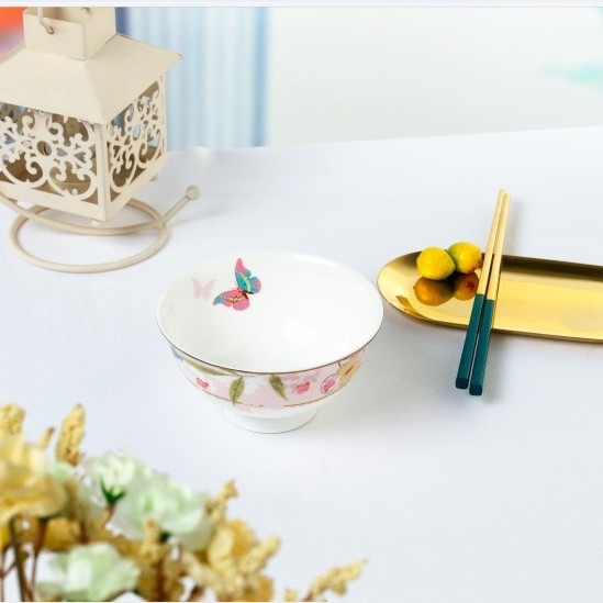 Zapadni tanjur od kostnog porcelana, nepravilnog oblika, cvjetni uzorak, glazirana površina, siguran u mikrovalnu