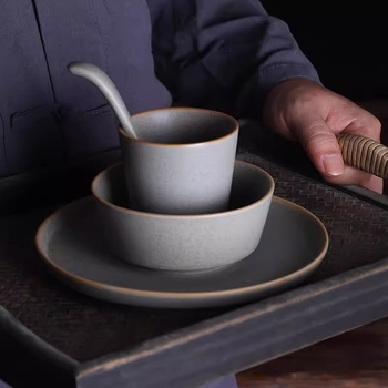 Portselanist 4-osaline lauakomplekt hotellidele ja restoranidele, alglazuurimise viimistlus, kaasaegne minimalistlik stiil, kohandamis- ja logo trükkimise võimalus