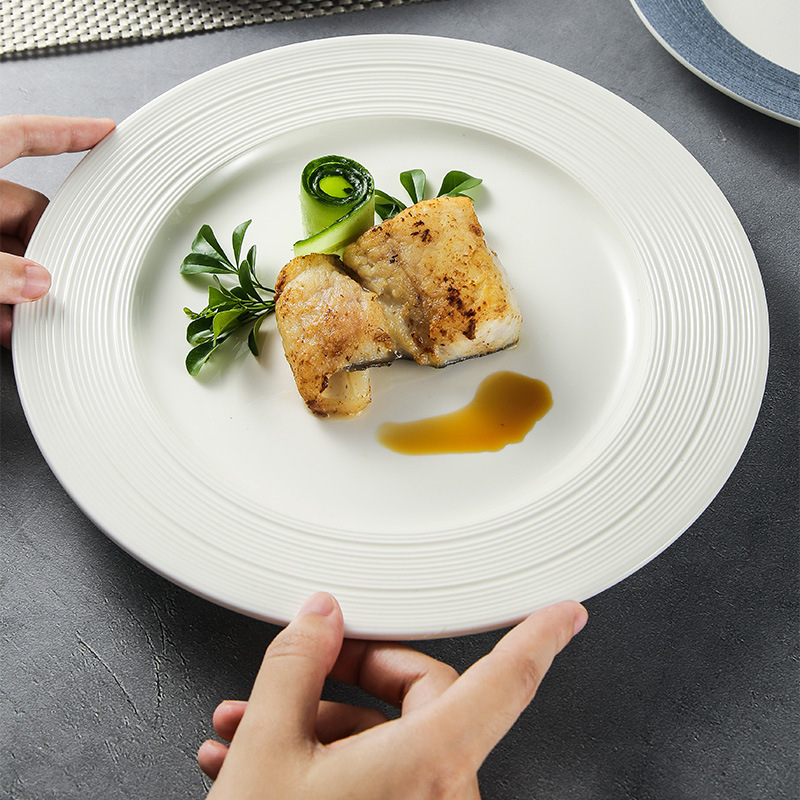 Regular Hall porculanski tanjur za večeru, okrugli oblik, otporan na mikrovalnu, podglazurni jednobojni završni sloj, otisnut logotip, mogućnost prilagodbe obrade