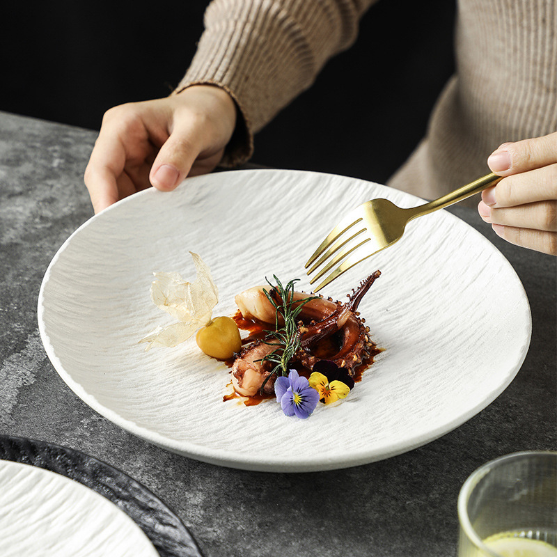 Porcelanski okrugli tanjur — mikrovalna sigurna, moderan minimalistički dizajn za salate i juhe