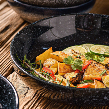 Japanski stil porculanski okrugli tanjur za restorane, hotele i kućnu uporabu, s podgalazurnom završnom obradom